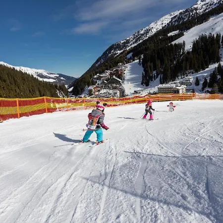 In Near Slopes Hochfugen