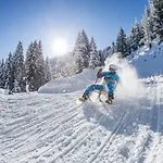 아파트 In Near Slopes